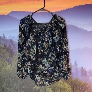 ASTR Women's Navy Floral Blouse